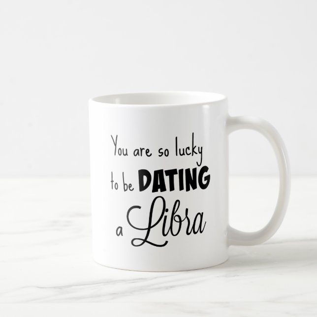 Sie sind, also glücklich verabredete zu sein eine tasse (Rechts)
