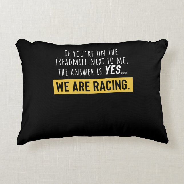 Sie sind auf dem Treadmill neben mir, wir fahren Dekokissen (Vorderseite)