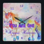 Sie sind ein einzigartiges Einhorn! Rainbow Girls  Quadratische Wanduhr<br><div class="desc">Sie sind ein einzigartiges Einhorn! Rainbow Girls Clock. Für alle Jungen im Herzen eine schöne Einhornkarte,  die eine meiner ursprünglichen Aquarellen verwendet. Fügen Sie Ihrem Leben ein wenig Zauber hinzu!</div>