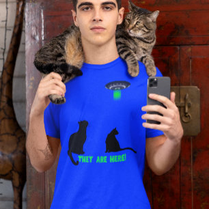 Sie sind hier! Katzen und fliegender Saucer T-Shirt