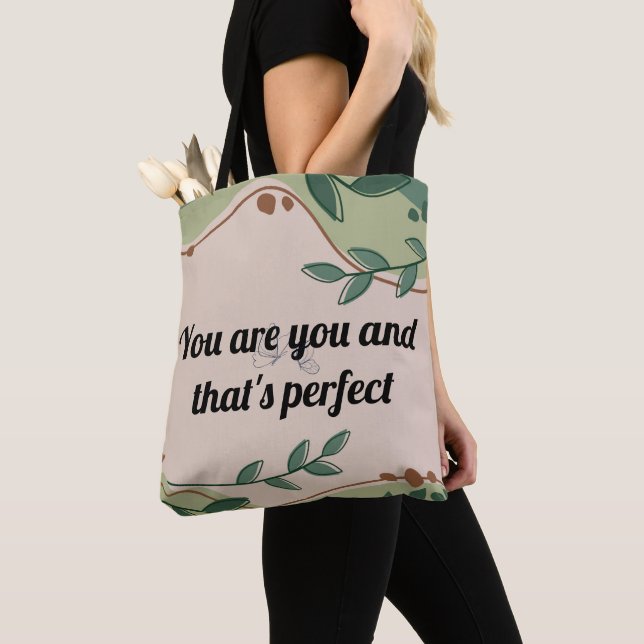 Sie sind Sie und das ist perfekt Tote Bag (Von Nahem)