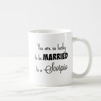 Sie sind so glücklich, zu einem Skorpion Kaffeetasse