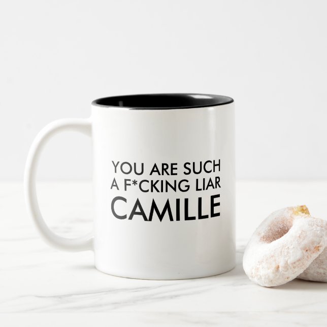 Sie sind solch ein Lügner Camille! Zweifarbige Tasse (Mit Donut)