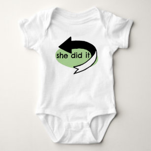 Sie tat es! (Links Pfeil) Baby Strampler