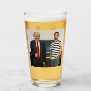 Sie treffen Präsident Donald Trump  Foto hinzufü Glas