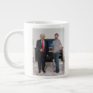 Sie treffen Präsident Donald Trump  Foto hinzufü Jumbo-Tasse