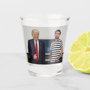 Sie treffen Präsident Donald Trump  Foto hinzufü Schnapsglas