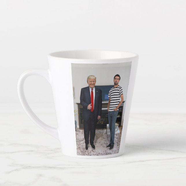 Sie treffen Präsident Donald Trump| Foto hinzufüge Milchtasse (Links)