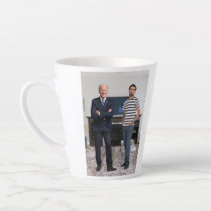 Sie treffen Präsident Joe Biden   Foto hinzufügen Milchtasse