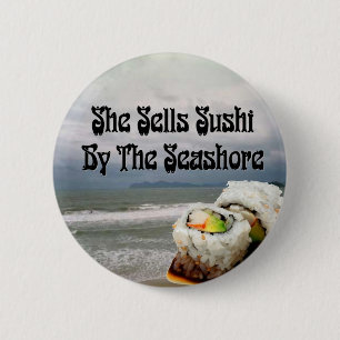 Sie verkauft Sushi durch die Küste Button