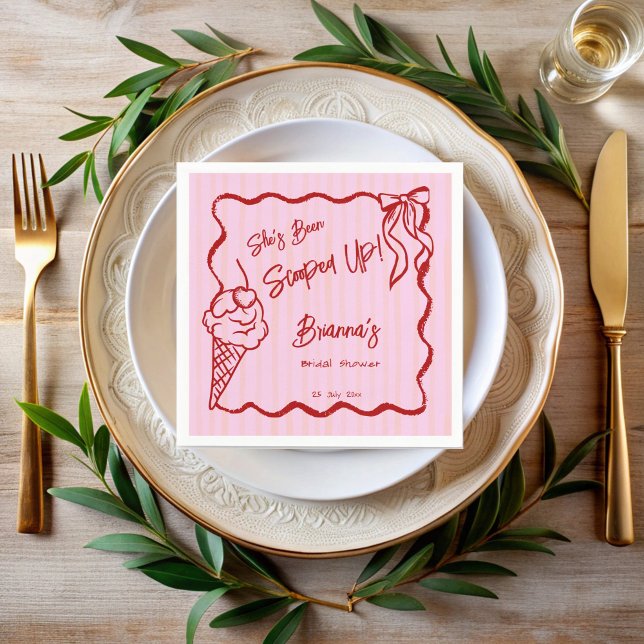 Sie wurde mit einer scharfen Grenzskizze überzogen Serviette (She's been scooped up handrawn sketch pink wavy border ice cream bridal monogrammed printed napkins)