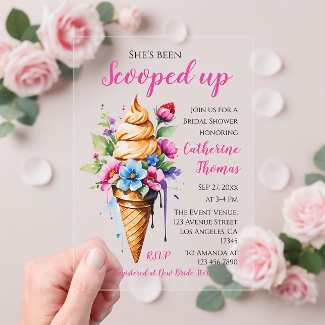Sie wurde mit Eiscreme-Brautparty vergossen Acryleinladungen (Front view she’s been scooped up blush girly pretty pink ice cream bridal shower acrylic invitation)