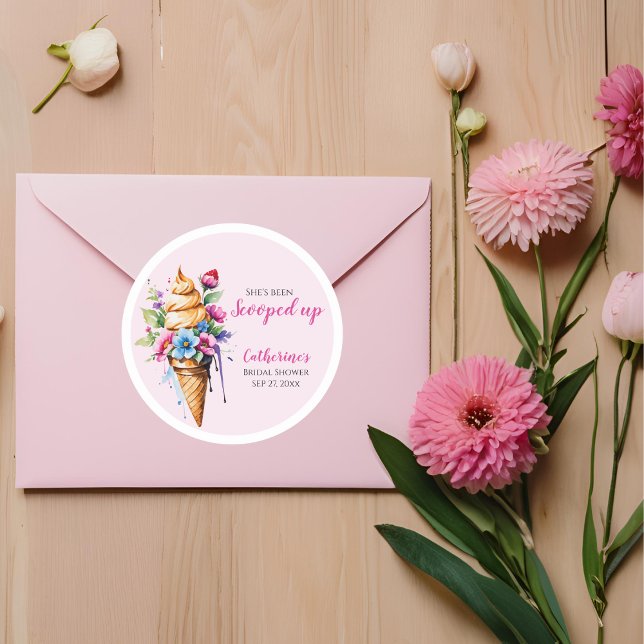 Sie wurde mit Eiscreme-Brautparty vergossen Runder Aufkleber (Von Creator hochgeladen)