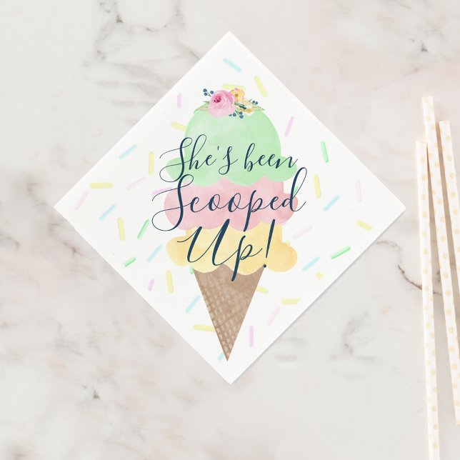 Sie wurde mit Eiscreme-Brautparty vergossen Serviette (Sprinkle She's Been Scooped Up Ice Cream Bridal Shower Napkins)
