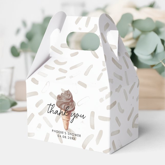 Sie wurde mit Schokoladenduschkabine aufgerissen Geschenkschachtel (Von Creator hochgeladen)