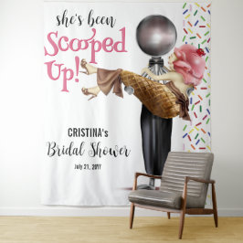 Sie wurde vor Eiscreme-Hintergrund vergossen Wandteppich