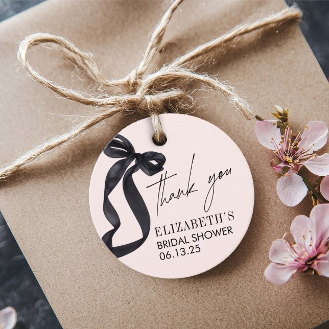 Sie zähmt das Gastgeschenk des Knotens-Brautparty Geschenkanhänger (Von Creator hochgeladen)