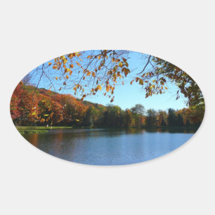 Sieben Quellen Herbstbäume und Teich Ovaler Aufkleber