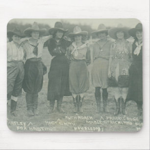 Sieben Rodeo-Cowgirls, die für eine Fotografie Mousepad