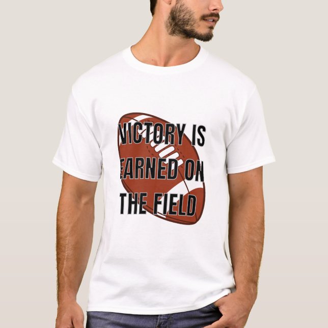 Sieg auf dem Feld - Fußball T-Shirt (Vorderseite)