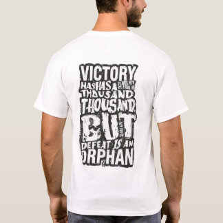 Sieg hat tausend Väter Zitat - Motivierend T-Shirt