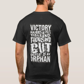Sieg hat tausend Väter Zitat - Motivierend T-Shirt