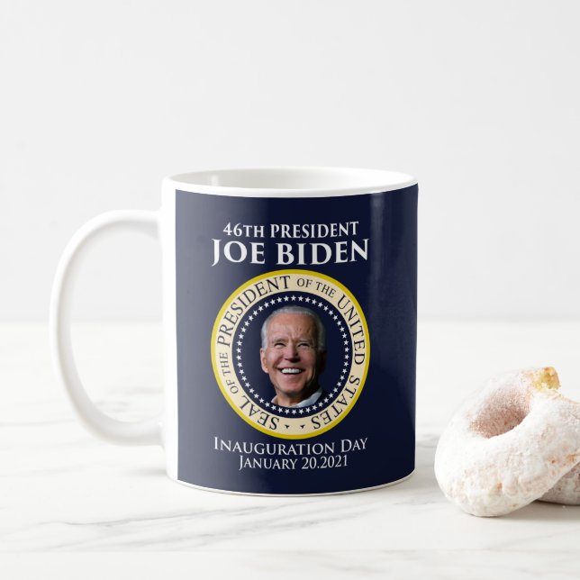 Siegel des Eröffnungstages des Präsidenten Biden Kaffeetasse (Mit Donut)