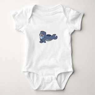 Siegel mit Fisch (3).PNG Baby Strampler