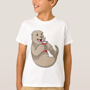 Siegel mit Tasse mit Stroh T-Shirt