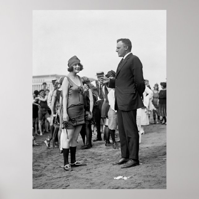 Sieger am Strand in den 20er Jahren Poster (Vorne)