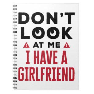 Sieh mich nicht an, ich habe eine Freundin Funny B Notizblock