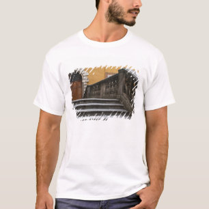 Siena, Toskana, Italien - Blick von unten auf T-Shirt