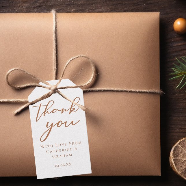 Sienna Brown Script Minimalistisch Custom Wedding Geschenkanhänger (Von Creator hochgeladen)