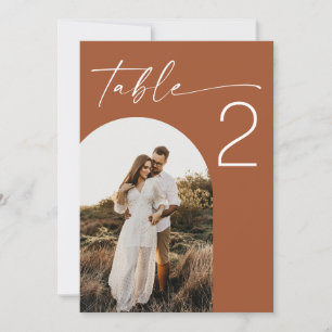 Sienna-Hochzeit. Terrakotta-Fototisch-Nummer Einladung