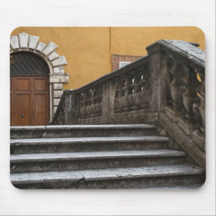 Sienna, Toskana, Italien - Blick von unten auf Mousepad