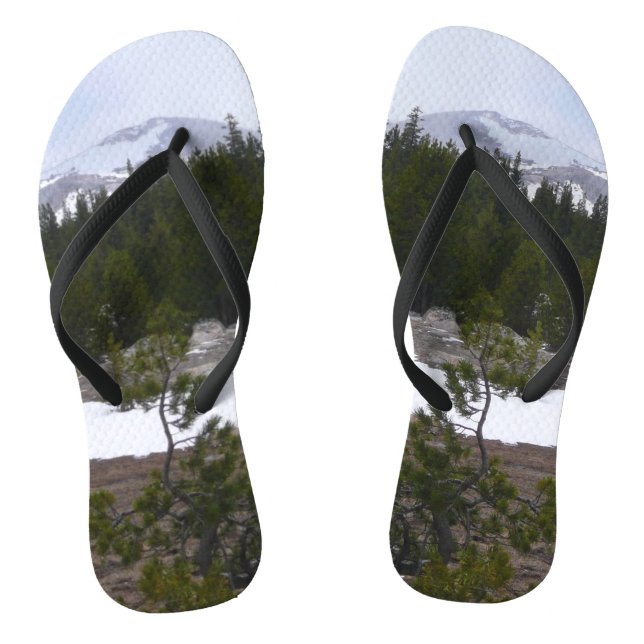 Sierra Nevada Berge und Schnee auf Yosemite Flip Flops (Fußbett)