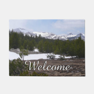 Sierra Nevada Berge und Schnee auf Yosemite Fußmatte
