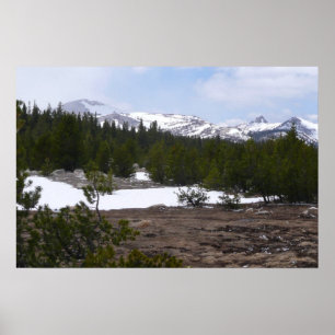Sierra Nevada Berge und Schnee auf Yosemite Poster