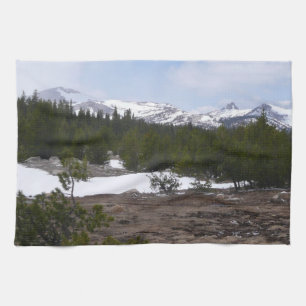 Sierra Nevada Berge und Schnee in Yosemite Handtuch