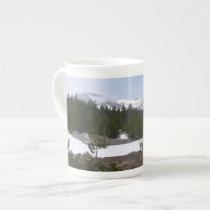 Sierra Nevada Berge und Schnee in Yosemite Prozellantasse