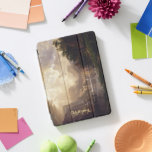 Sierra Nevada Landschaft Vintage Kunst Mit Monogra iPad Pro Cover<br><div class="desc">Erstellen Sie Ihre eigenen, personalisierten, eleganten Imitate goldene Schrift Typografie Schriftart, Reise / Landschaft / Natur / Vintage Kunstliebhaber, magnetische iPad Smart Cover, die in mehrere Standplätze und mit grauem Mikrofaser-Interieur, der Ihren Bildschirm schützt, und wecken / Schlaf-Funktion, und auf der Vorderseite zeigt eine bezaubernde landschaftliche detaillierte Landschaft Vintage Malerei,...</div>