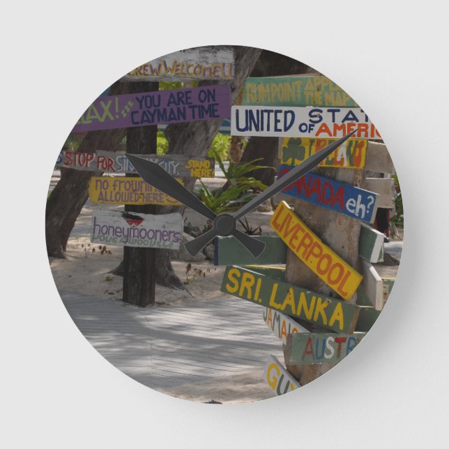 Sign Post Rum Point Grand Cayman Runde Wanduhr (Vorderseite)