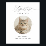 Signature Cocktail Signature Pet Foto Elegante Hoc Poster<br><div class="desc">Elegante Signature-Cocktails Unterschreiben Sie mit Ihrem Foto-Portrait: Dieses moderne und lustige Hochzeitsgetränkeschild mit romantischer Kalligraphie und einem Foto Ihres Haustieres. Diese Version ist für ein Single-Tier gedacht.</div>