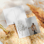 Silber besser zusammenbrennen Save the Date Foto Postkarte<br><div class="desc">Erstellen Sie Ihre eigenen speichern Sie die Datumskarten! Dieses Design ist "besser zusammen" in Imitaten silberne Kalligrafie mit Ihren Namen und Hochzeitstag in einfacher Typografie. Ihr benutzerdefiniertes Foto für die Verlobung erscheint rechts. Klicken Sie auf "Diese Vorlage personalisieren", um die Details zu Ihrem eigenen zu ändern! Kontaktieren Sie mich über...</div>