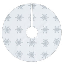 Silber farbige Schneeflocken auf Winter-Weiß