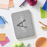 Silber-Glitzer und Sparklogramm iPad Pro Cover<br><div class="desc">Silver Imitats Glitzer und sparkle Elegant Monogram Case. Dieser Fall kann so angepasst werden,  dass er Ihren Anfangs- und Vornamen enthält.</div>