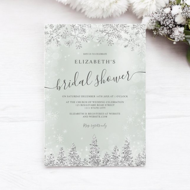 Silber-grüner Schneekiefer im Winter Brautparty Einladung (Silver green snow pine winter bridal shower invitation)