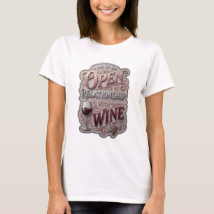 Silber Ich bin in einer offenen Beziehung mit Wein T-Shirt