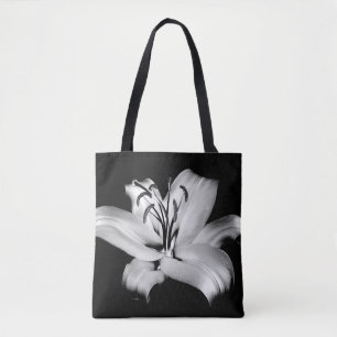 Silber Lily: einfarbige Blumen-Eleganz.