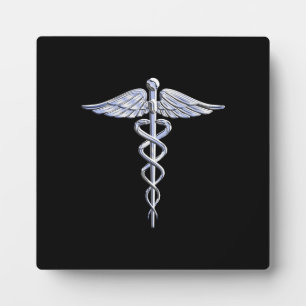 Silber wie Caduceus Medical Symbol auf schwarzer D Fotoplatte
